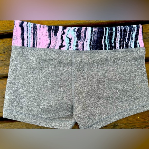 Ivivva Bottoms Ivivva Girls Reversible Grey Booty Shorts In Like